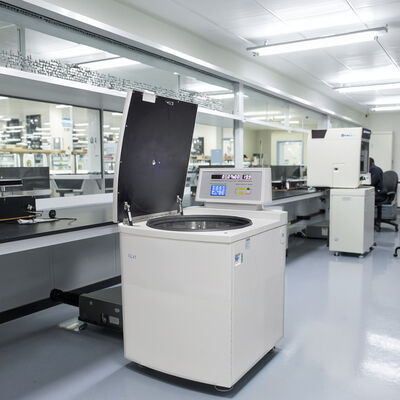 अच्छी कीमत CL-CFL6V बड़ी क्षमता कम गति सेंट्रीफ्यूज 6000r/min 6L रक्त जैव प्रौद्योगिकी प्रयोगशाला अनुसंधान के लिए ऑनलाइन